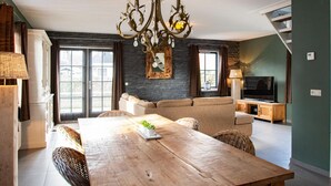 Villa – deluxe, 3 soverom | Spiseområde