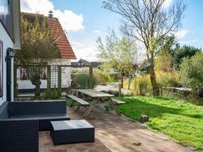 Deluxe Villa, 3 Bedrooms | Balcony - Stylish and Modern Furnished Holiday Villa (Callantsoog)