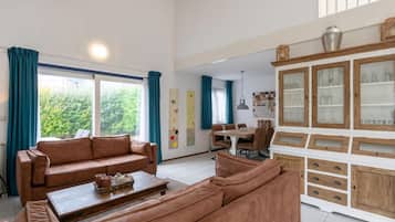 Deluxe Villa, 3 Bedrooms | Living room