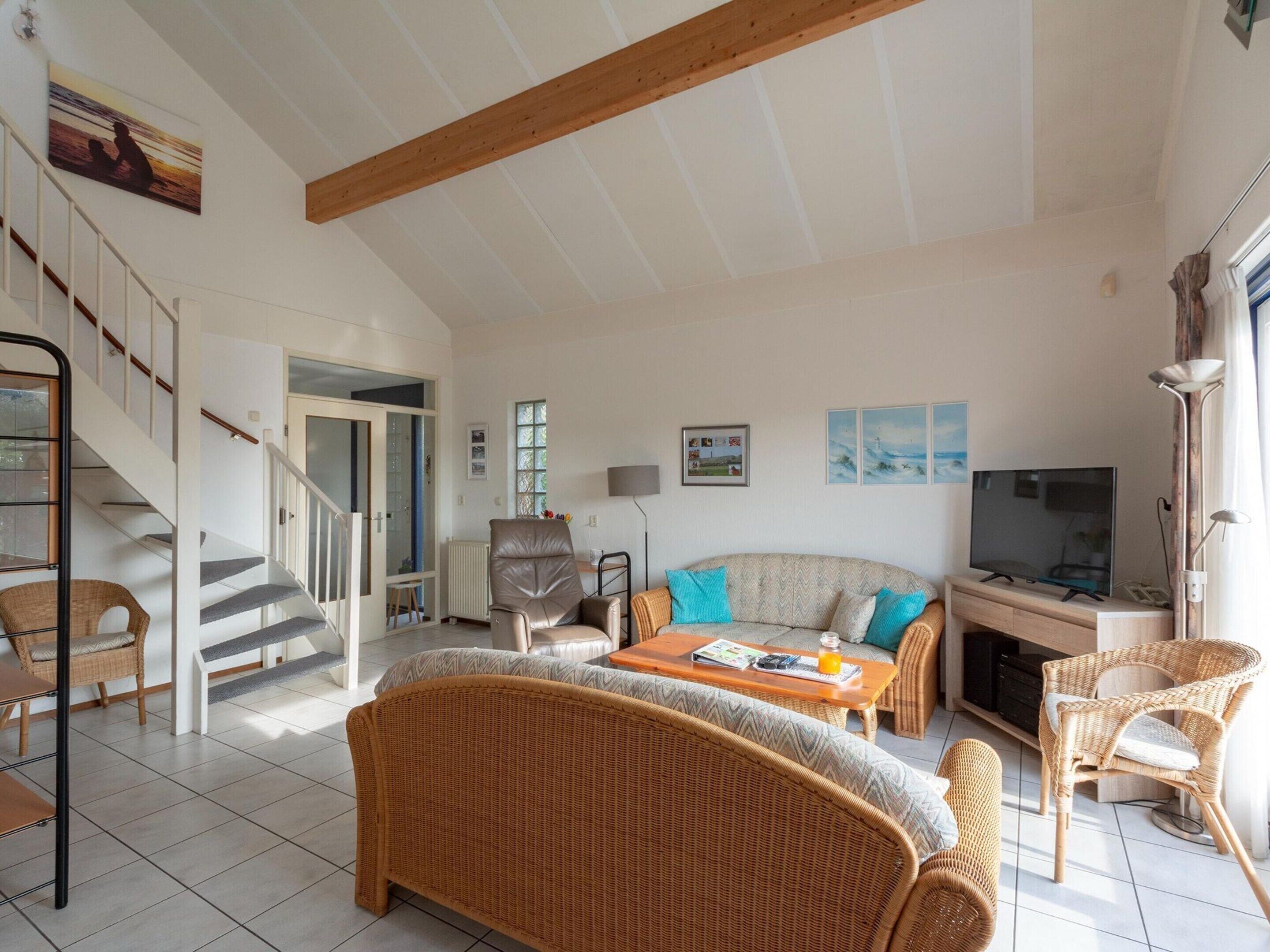 Comfort Villa, 4 Bedrooms | Living room