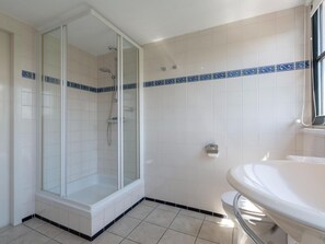 Luxury Villa, 2 Bedrooms | Bathroom - Beautifully Situated Luxury Villa on the Water (Callantsoog)