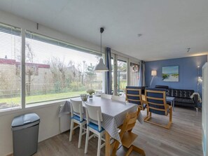Classic Bungalow, 2 Bedrooms | Dining