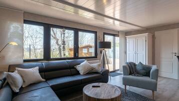 Deluxe bungalow, 2 slaapkamers | Woonkamer