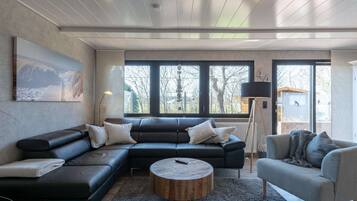 Deluxe-Bungalow, 2 Schlafzimmer | Wohnzimmer