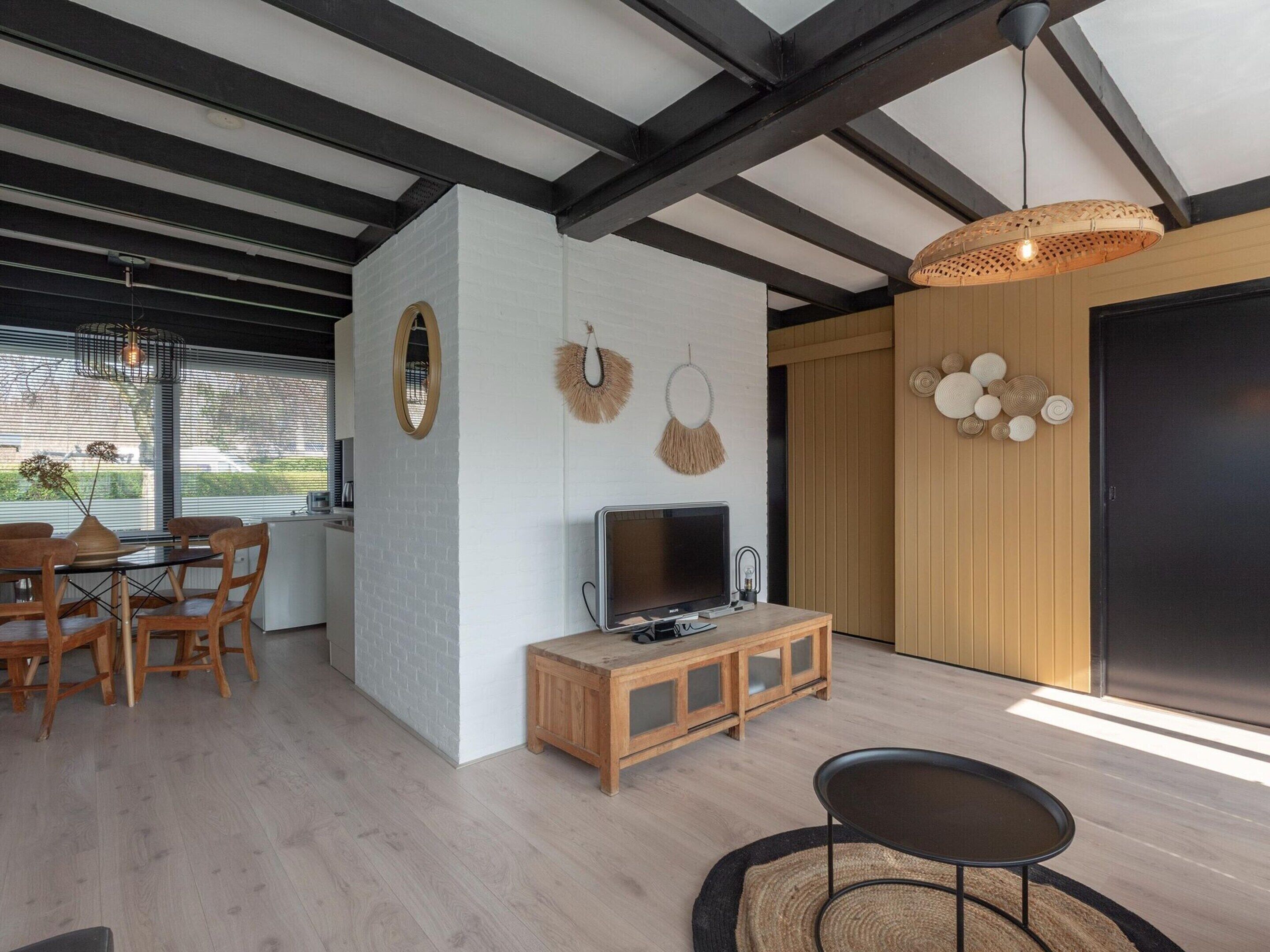 Elite Bungalow, 2 Bedrooms | Dining