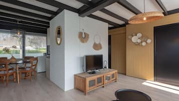 Elite Bungalow, 2 Bedrooms | Dining