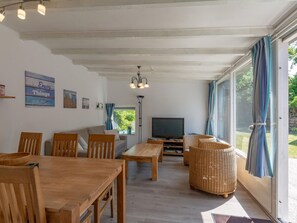 Classic Bungalow, 3 Bedrooms | Dining