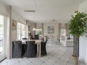 Classic Villa, 2 Bedrooms | Dining