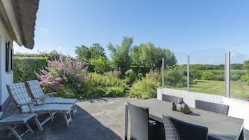 Classic Villa, 2 Bedrooms | Balcony