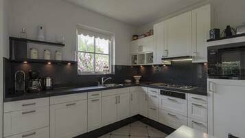 Classic Villa, 2 Bedrooms | Private kitchen | Fridge, microwave, dishwasher, coffee/tea maker