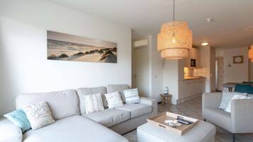 Luxury Apartment, 2 Bedrooms | Living room