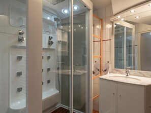 Elite-Apartment, 1 Schlafzimmer | Badezimmer | Badewanne