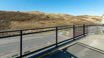 Căn hộ Cao cấp, 2 phòng ngủ | Ban công