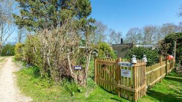 Comfort Bungalow, 3 Bedrooms | Property grounds