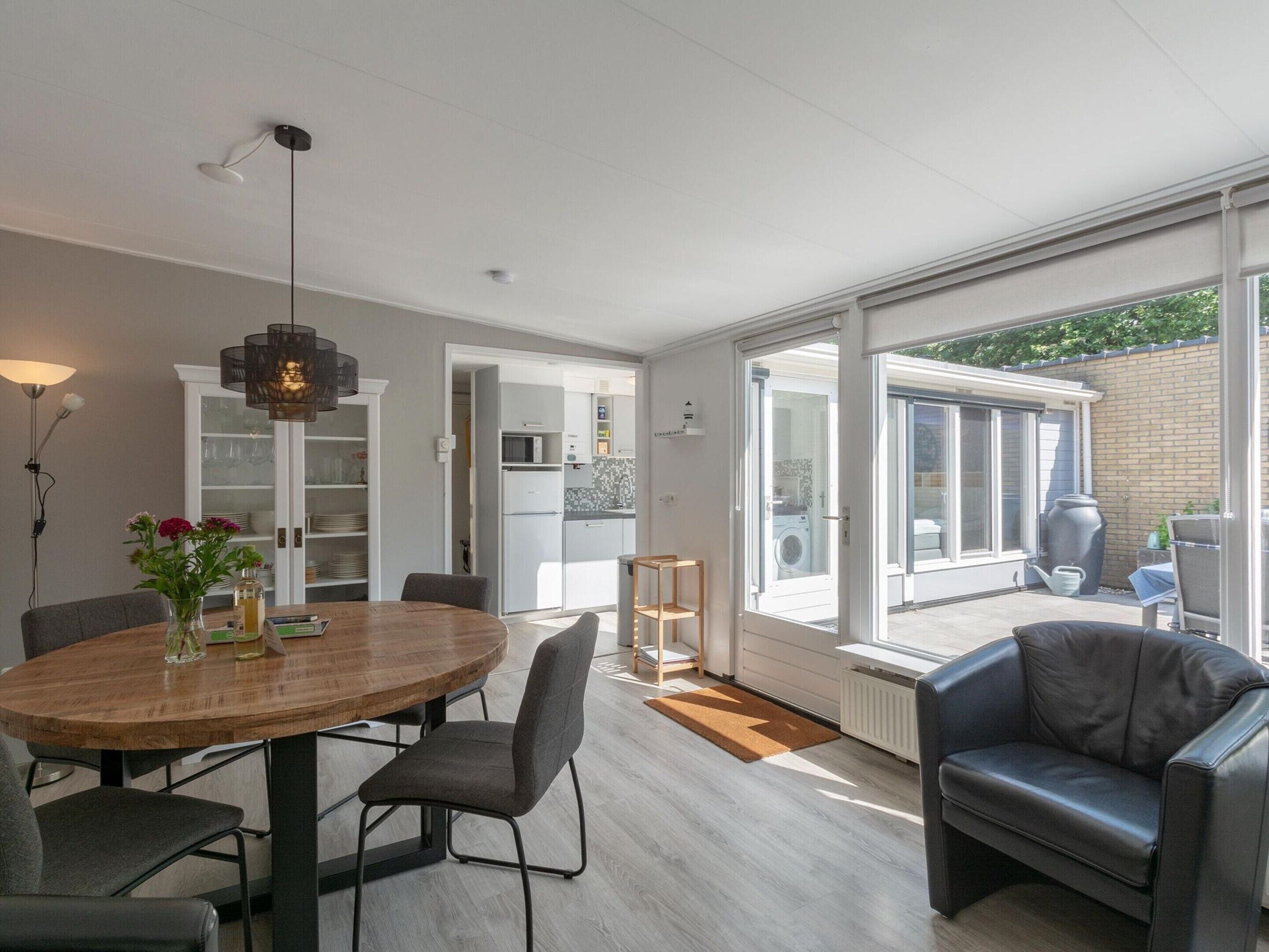 Bungalow phong cách cổ điển, 2 phòng ngủ | Phòng khách