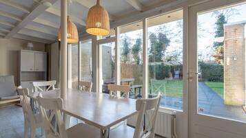 Deluxe Bungalow, 3 Bedrooms | Dining