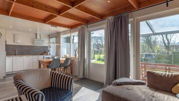 Klassiek huis, 2 slaapkamers | Woonkamer | Een dvd-speler