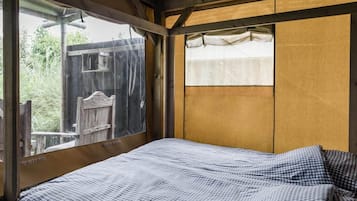 26 kamar tidur dan dilengkapi dengan perabotan berbeda-beda