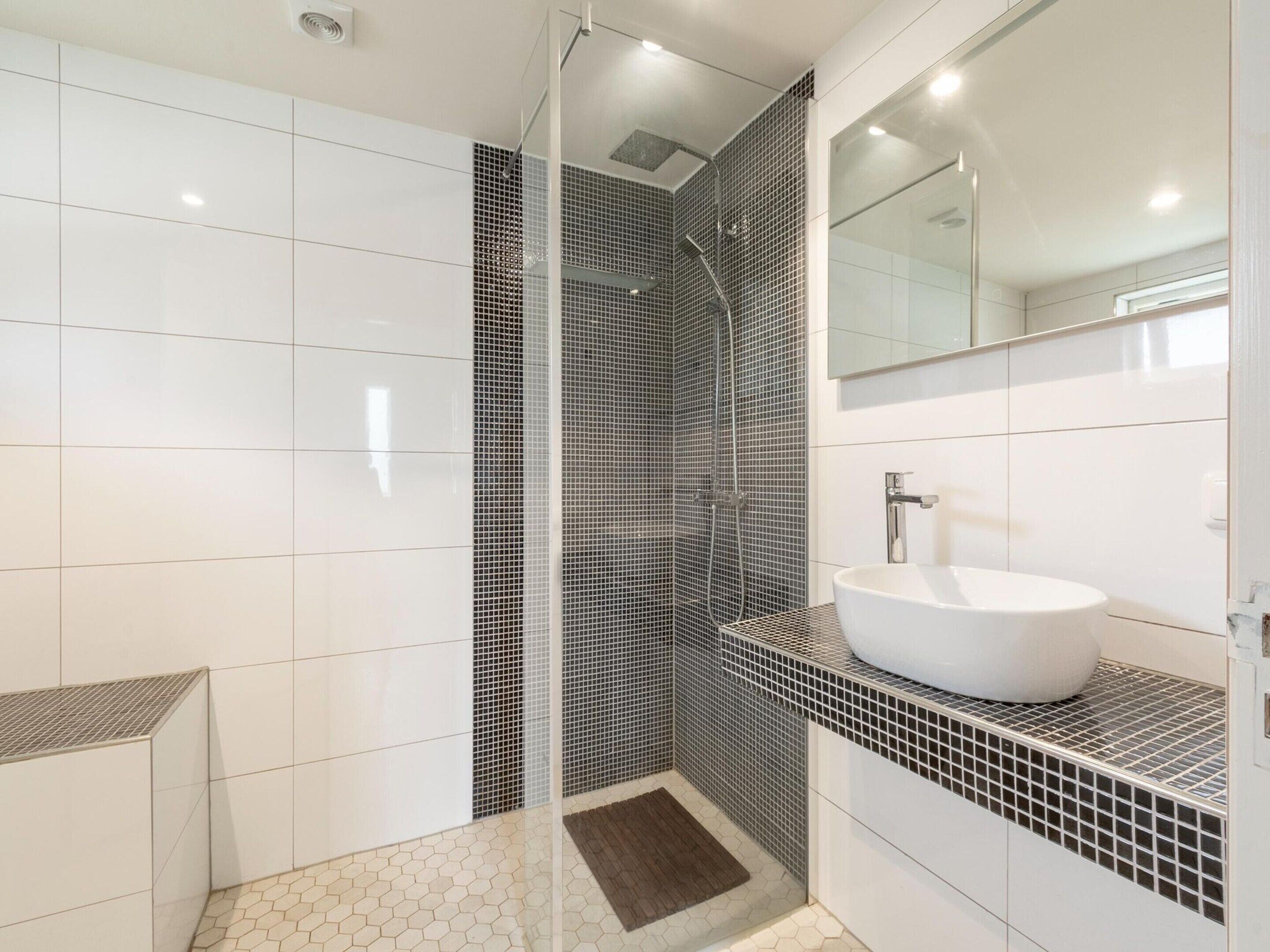 Klassieke bungalow, 3 slaapkamers | Badkamer | Een douche