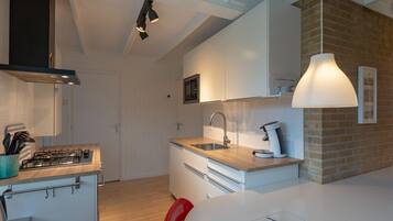 Classic House, 3 Bedrooms | Private kitchen | Fridge, oven, dishwasher, coffee/tea maker