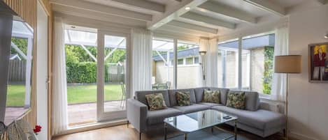 Deluxe House, 3 Bedrooms | Living room