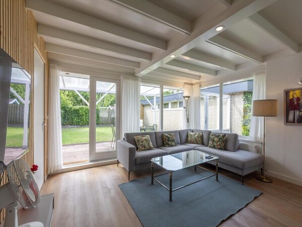 Deluxe House, 3 Bedrooms | Living room - Comfortable Holiday Home in Sint Maartenszee (Sint Maartensvlotbrug)