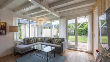 Deluxe House, 3 Bedrooms | Living room