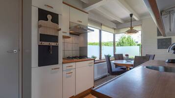 Elite House, 2 Bedrooms | Private kitchen | Fridge, oven, dishwasher, coffee/tea maker