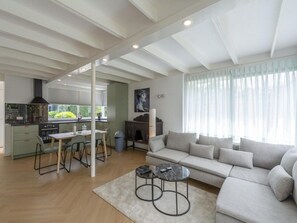 Comfort House, 3 Bedrooms | Living room