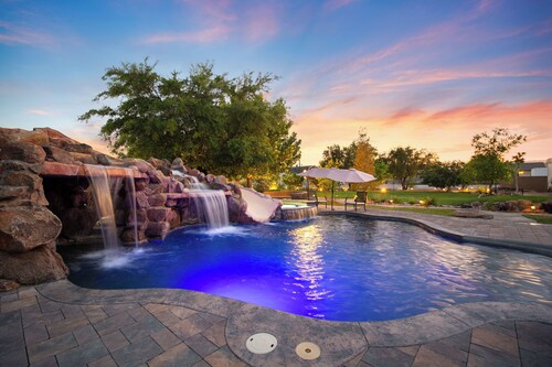 Vegas Farmhouse Retreat: Waterfall Pool/Spa, Campfire, Sports Court & RV Access