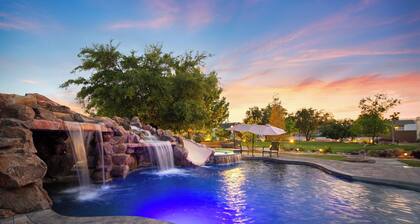 Vegas Farmhouse Retreat: Waterfall Pool/Spa, Campfire, Sports Court & RV Access