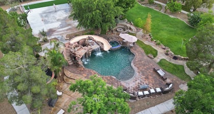 Luxury Farmhouse Retreat: Waterfall Pool/Spa, Campfire, Sports Court & RV Access