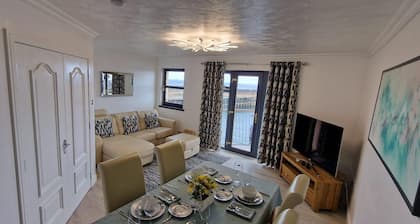 2 Bed-Sleeps 5-Parking-Sea View
