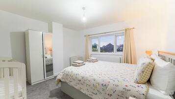 3 bedrooms, WiFi, bed sheets