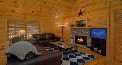 New Listing! 2 Minutes from Pigeon Forge Parkway! Hot Tub/ Pool Table/ Romantic!