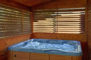 Indoor spa tub