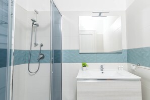 Shower, bidet, towels