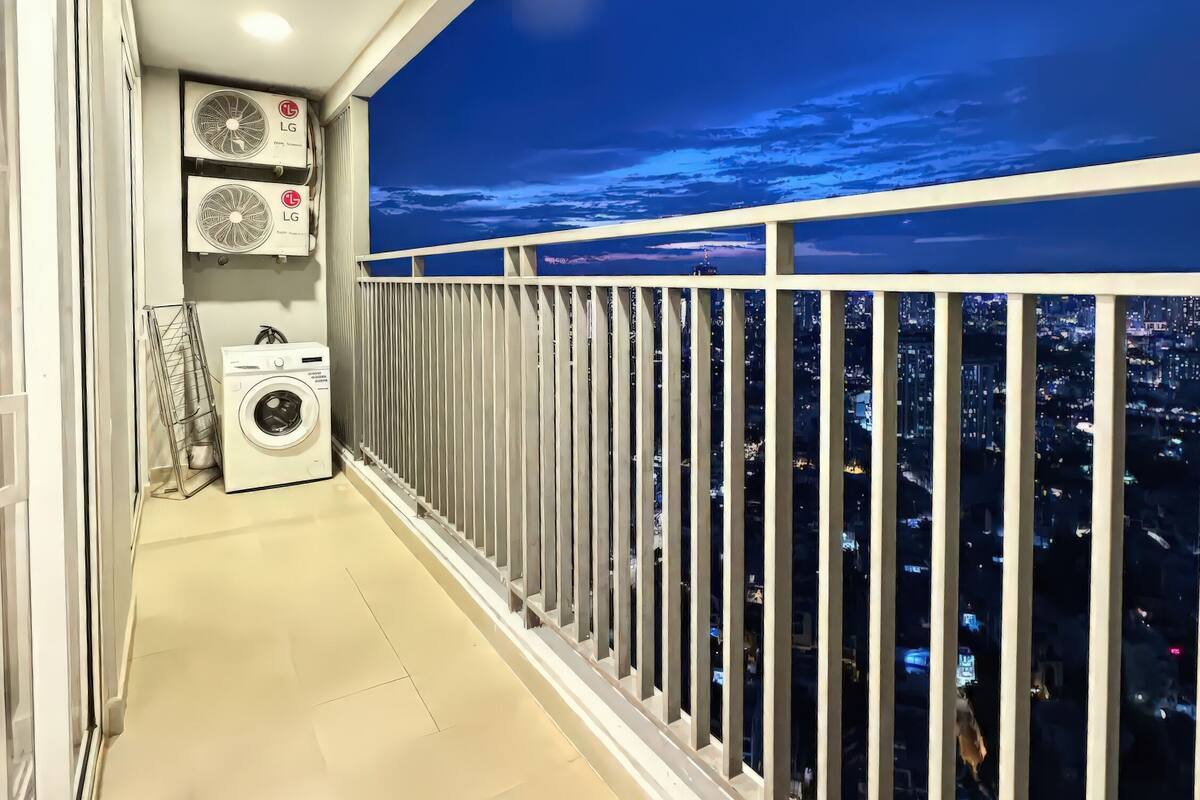 Deluxe Apartment, 3 Bedrooms, Kitchen, City View | 1 bedroom, minibar, desk, laptop workspace