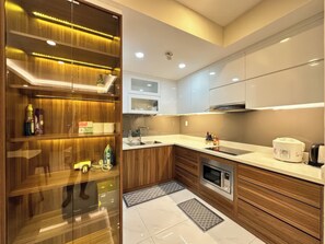 Superior Apartment, 3 Bedrooms, Kitchen, City View | 1 bedroom, desk, laptop workspace, blackout drapes