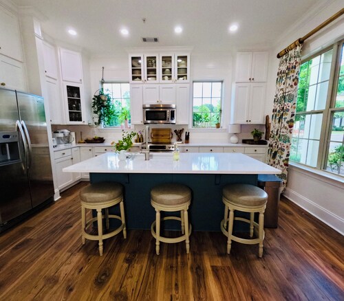New listing! Luxurious space less than 2 miles from the Square and the Stadium.