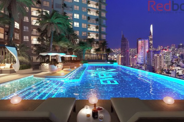 Indoor/outdoor pool