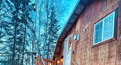 Cozy pet friendly cabin on creek with WiFi near Anchorage