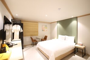 Kamar Double Deluks, pemandangan kota | Seprai katun Mesir, seprai premium, dan busa memori