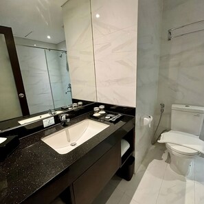 Basic Room | Bathroom