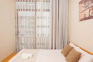Desk, laptop workspace, blackout curtains, soundproofing - Modern Apartment - Garden Gate (Ho Chi Minh City)