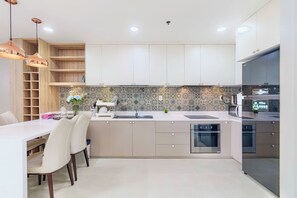 Superior Apartment, 3 Bedrooms, Balcony, City View | Private kitchen | Fridge, microwave, stovetop, cookware/dishes/utensils