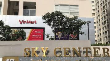 The exterior of a building with a VinMart sign and the words "SKY CENTER" in large letters.