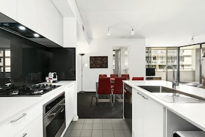 Micro-ondes, plaque de cuisson, lave-vaisselle