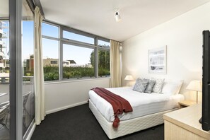 2 quartos, ferros/tábuas de passar roupa, Wi-Fi, roupa de cama