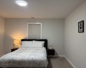 4 bedrooms, desk, iron/ironing board, free WiFi